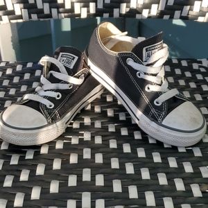 Kisd size 9 all star converse shoes